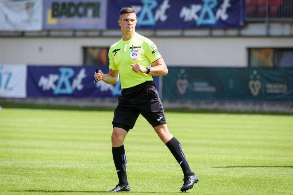 Érzelmes debütálás: jelesre vizsgázott a 2. Ligában a székelyudvarhelyi játékvezető