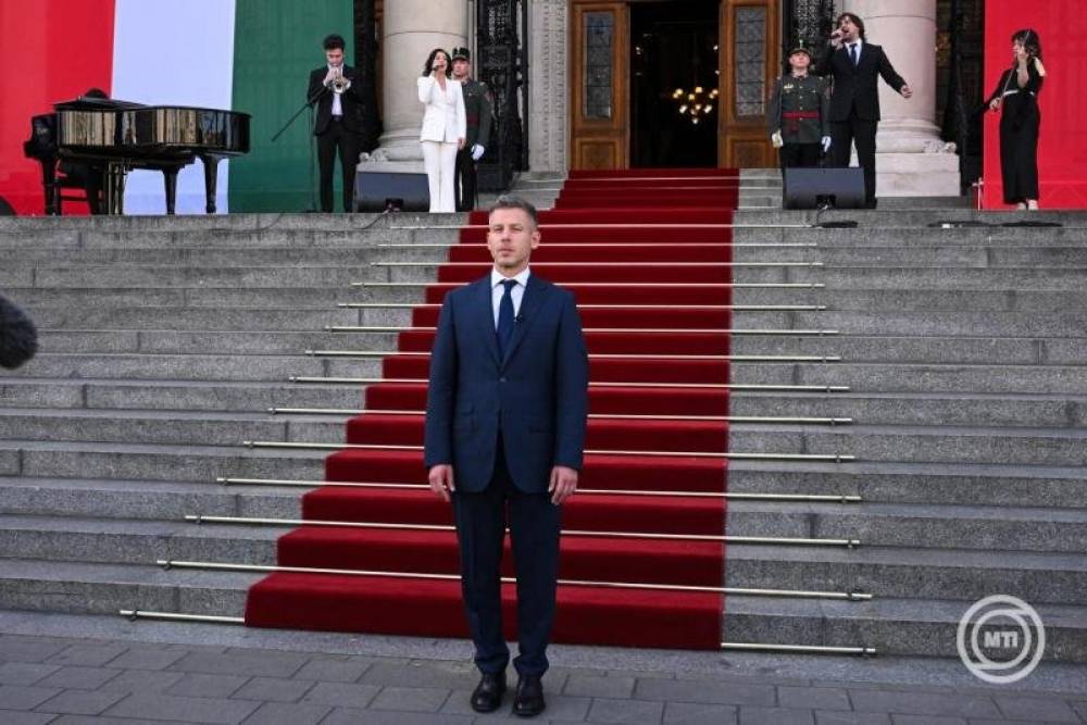 Magyar Péter: a mai nap annak a közös hitnek a beteljesedése, hogy Magyarország képes újra talpra állni
