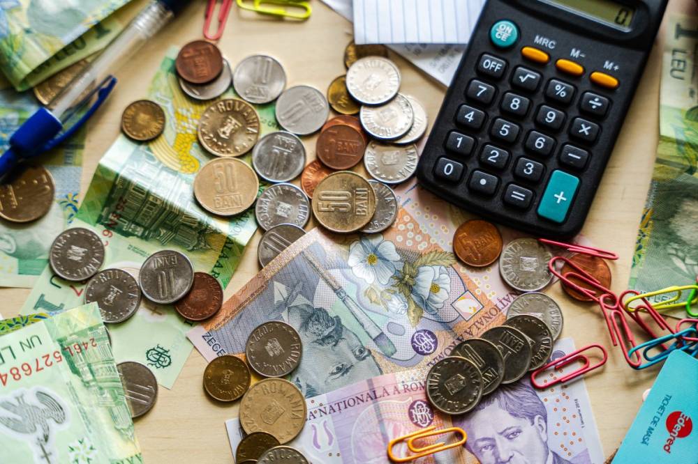 Nem lesz kötelező az e-Factura rendszer használata a szerzői jogdíjból jövedelmet szerző magánszemélyeknek