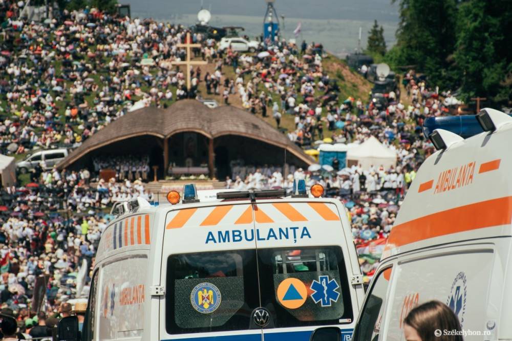 Ájulás, ficam, magas vérnyomás – ezekkel a panaszokkal keresték fel a mentőket a csíksomlyói zarándokok