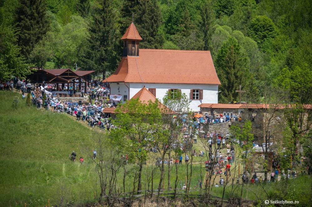  Varga Miklós éneke és Lupus atya üzenete szólt a zarándokokhoz Gyimesbükkben