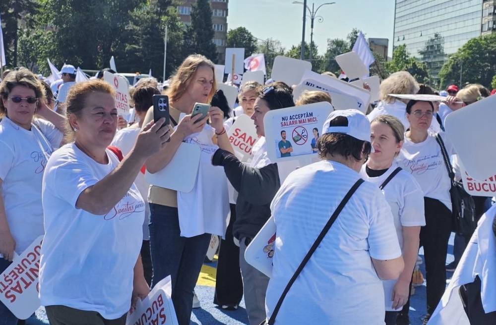 Egészségügyi alkalmazottak ezrei tiltakoznak Bukarestben