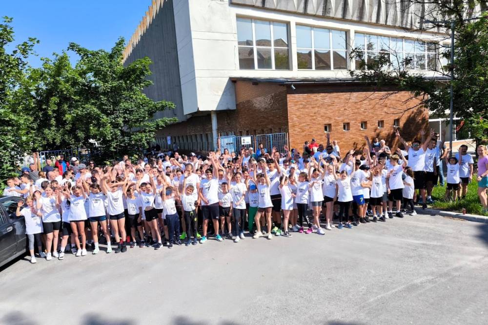 Emlékpóló jár az első 400 célba érkezőnek