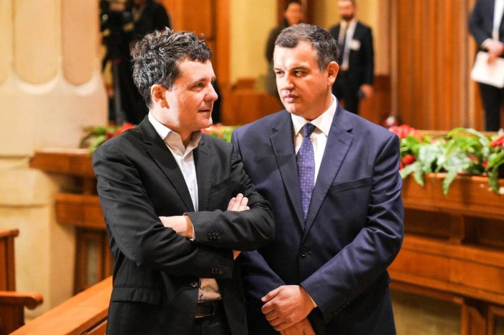 Nicușor Dan felkérte kormányalakításra Tomacot, már „csak” a parlament többségének támogatását kell megszereznie