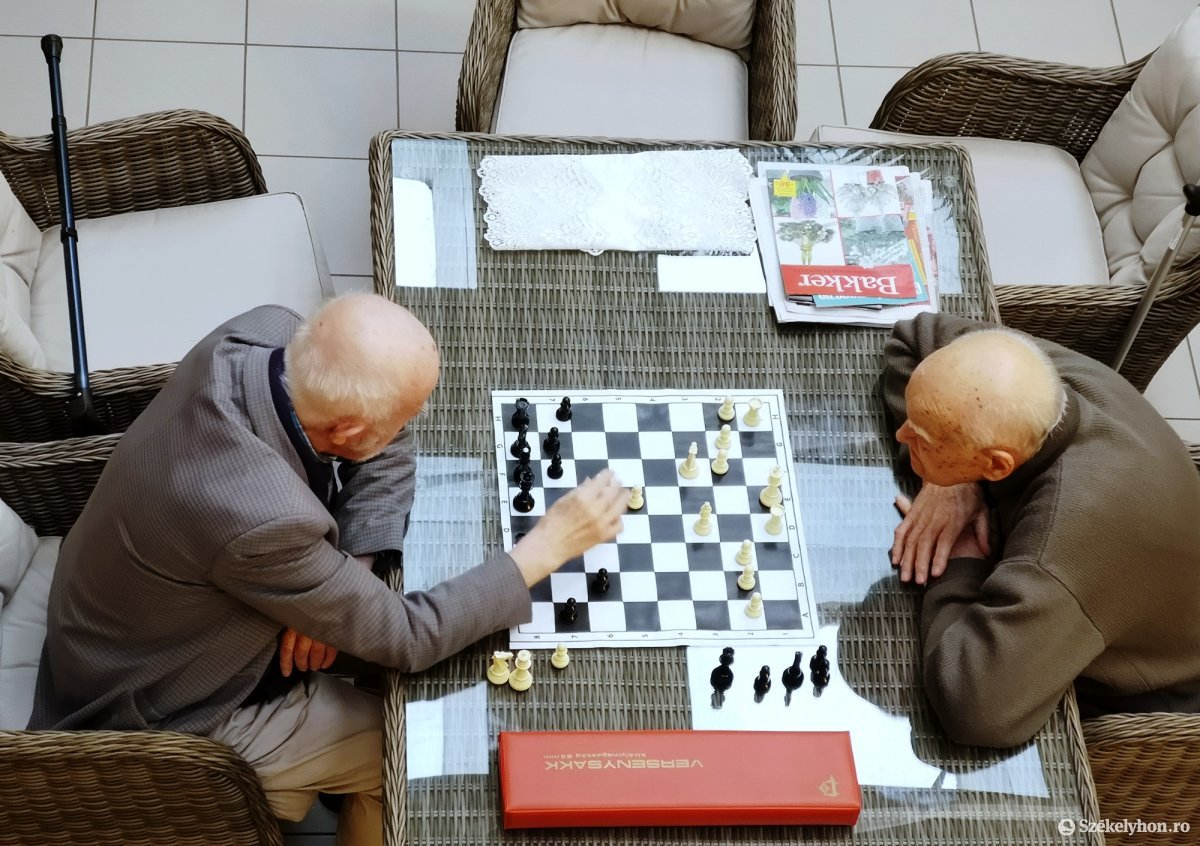 Ki és mennyiért gondoskodik rólunk öregkorunkban? Súlyos próbatétel előtt az idősotthon-hálózat