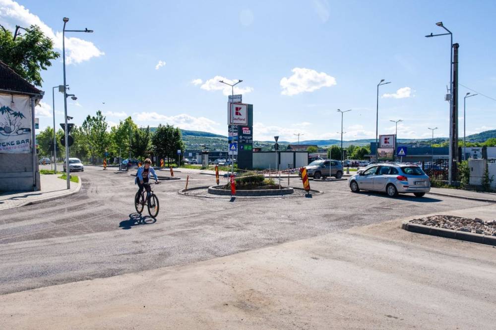 Megújult a körforgalom, de újabb utat zárnak le Székelyudvarhelyen