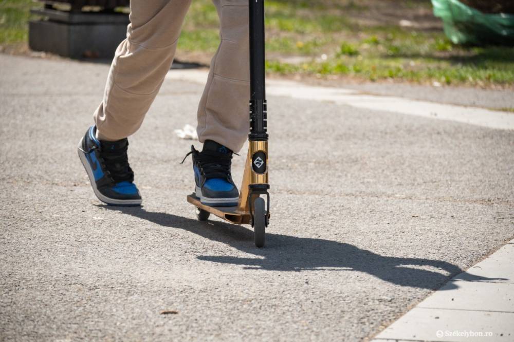 Figyelmeztetnek a orvosok: nagyon sok gyermeket ér rollerbaleset