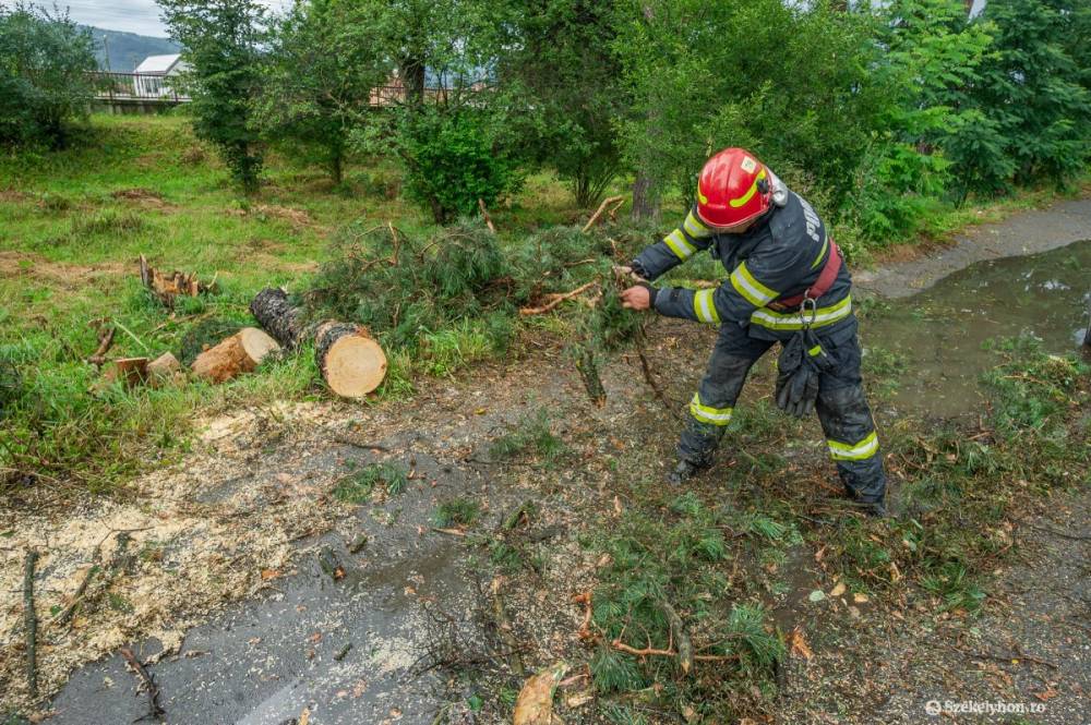 Az ország számos pontján károkat okozott a vihar