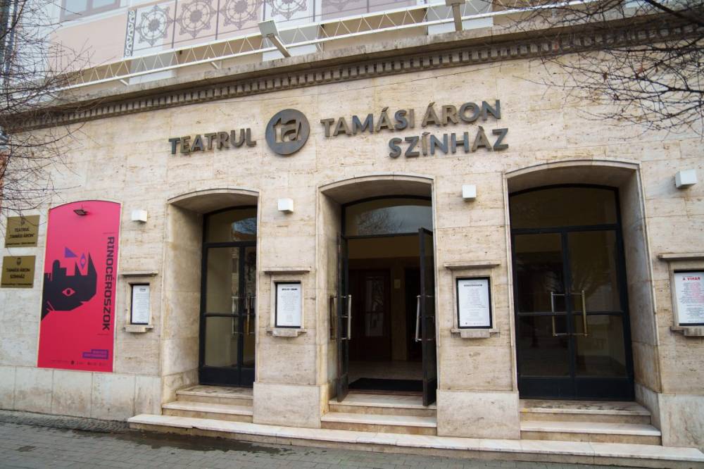 Rendhagyó évadzáróval búcsúznak a színház épületétől