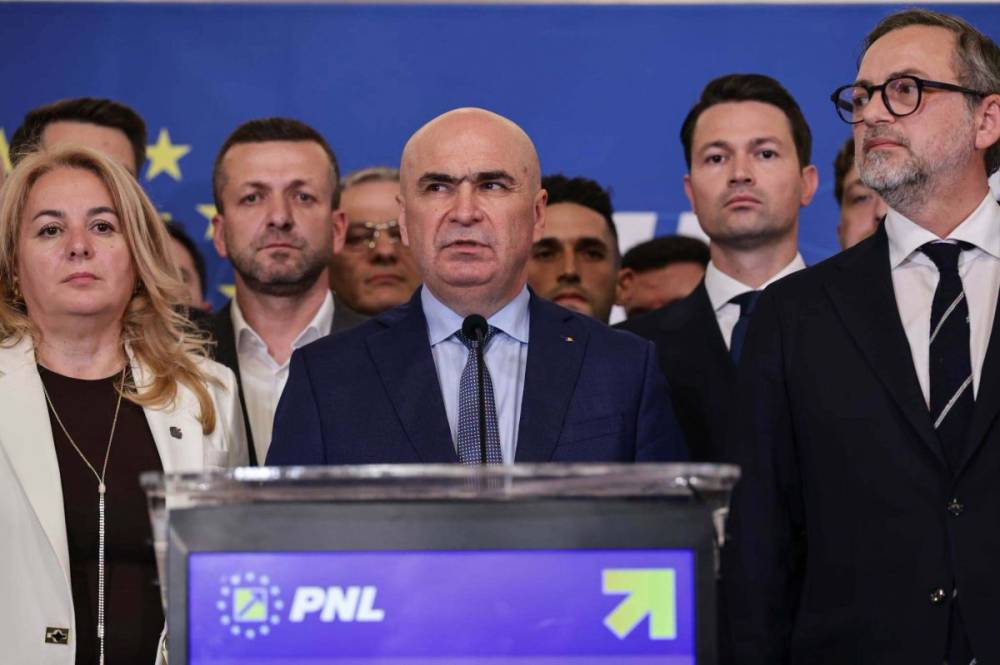 Megkezdődött a PNL rendkívüli kongresszusa, Bolojan az egyetlen elnökjelölt