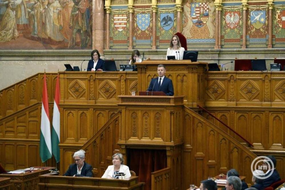 Magyar Péter bejelentette, hogy elindul „tisztítótűz-művelet”, és az olasz maffiával példálózott