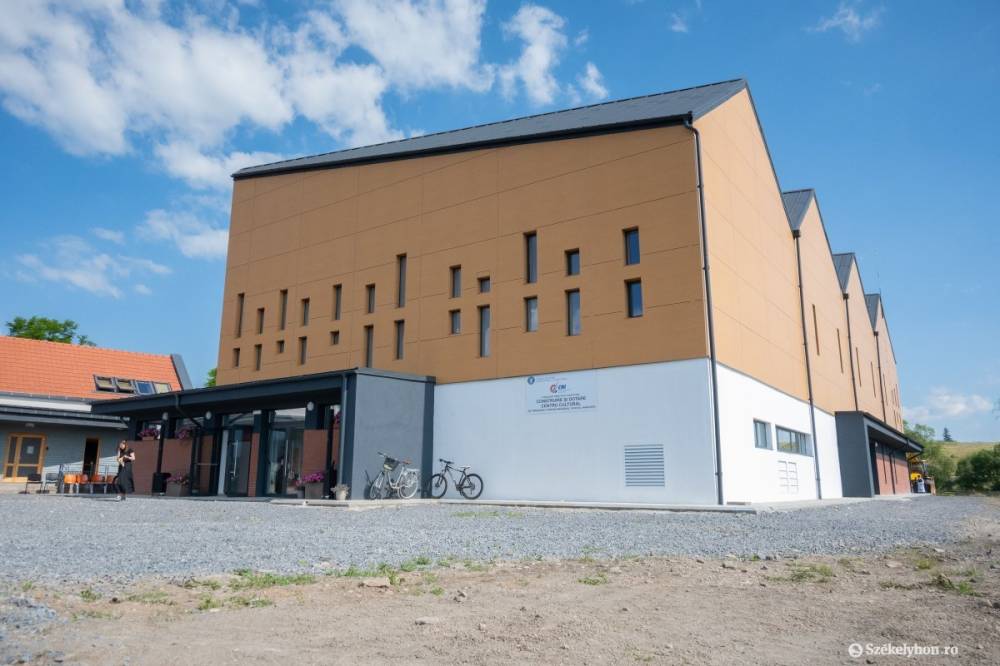 Átadták a csíkmadarasi kultúrházat, évtizedes álom vált valóra