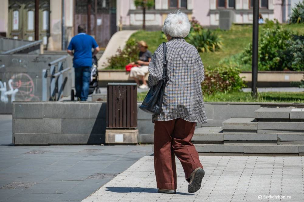 Nyugdíjkorhatár: júliustól újabb egy hónappal emelkedik a nők esetében