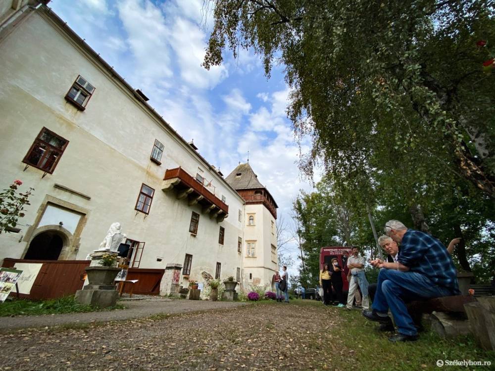 Száz év után újra Marosvécsre hív a Helikon, jubileumi írótalálkozót tartanak a Kemény-kastélyban