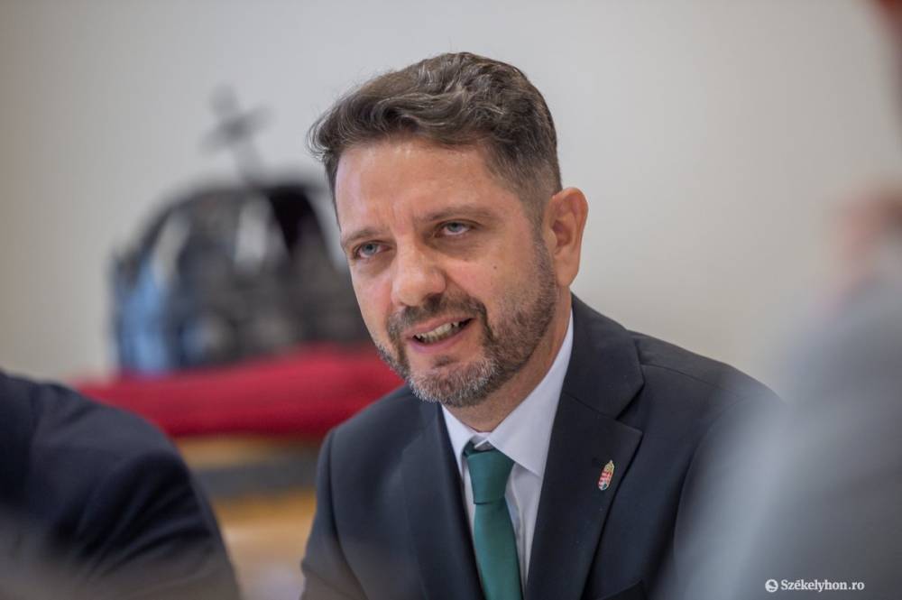 Ennyi volt, visszahívták a csíkszeredai főkonzult