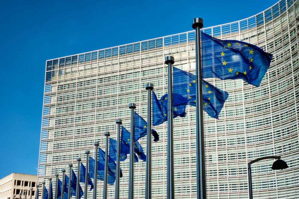 EB: Romániában javult az igazságszolgáltatás működése, de a korrupció elleni fellépés továbbra is hiányos