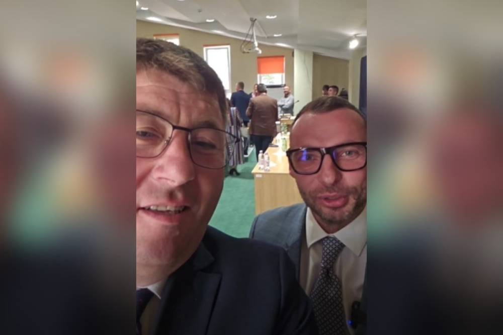 Élőben tette helyre a tanácselnök az alelnökét
