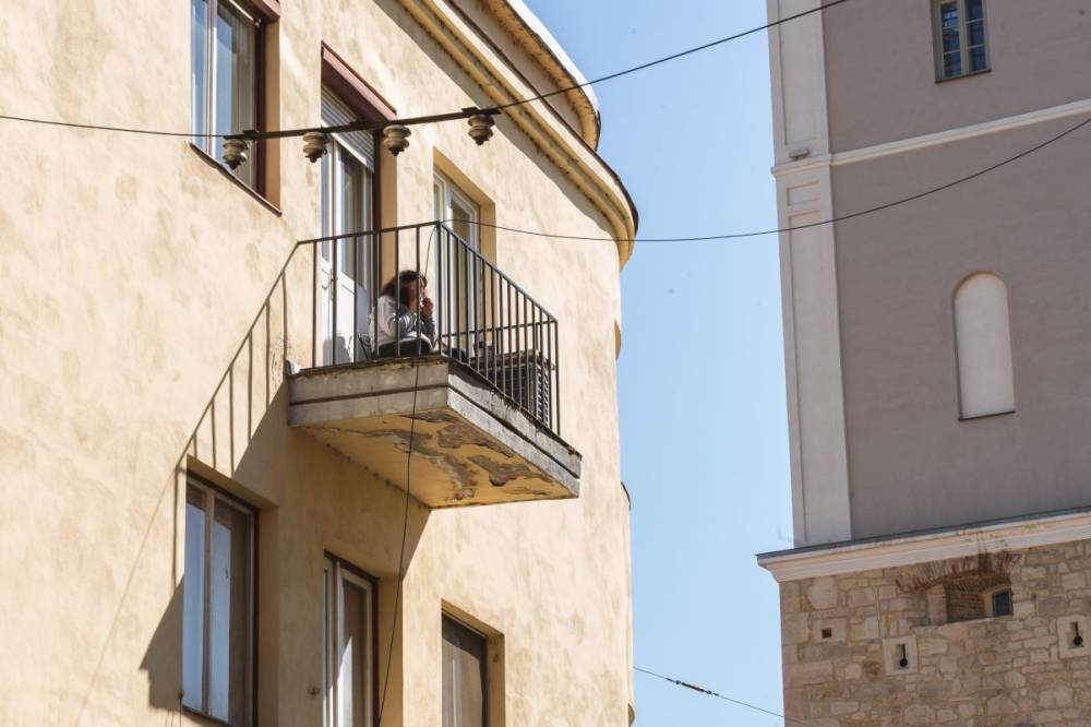 Lakásparadoxon: a tégla bűvöletében vs. a bérlés szabadsága globálisan és Erdélyben