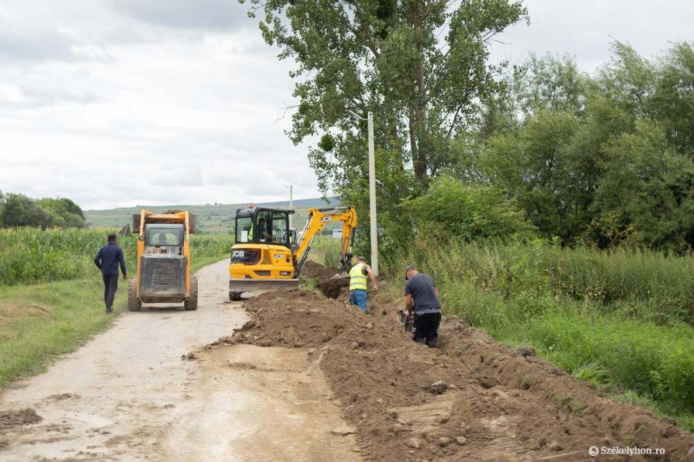 Épül a gázhálózat Székelymagyaroson, ha minden jól megy, karácsonyra üzembe is helyezhetik
