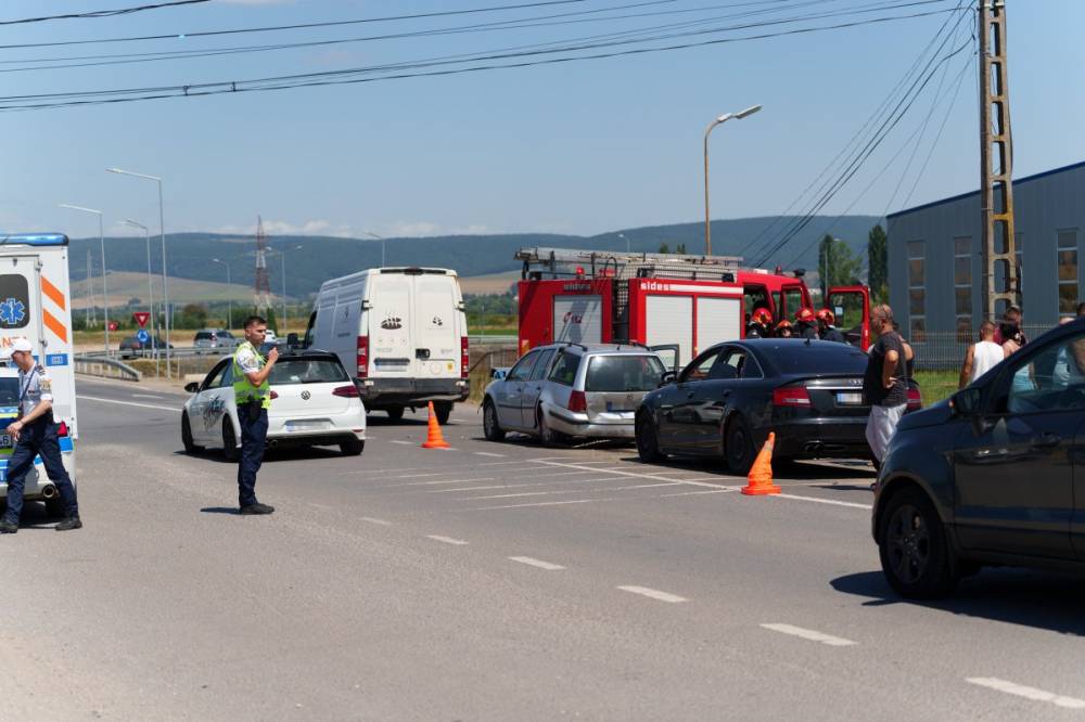 Három gépjármű balesetezett Sepsiszentgyörgy határában, akadozik a forgalom