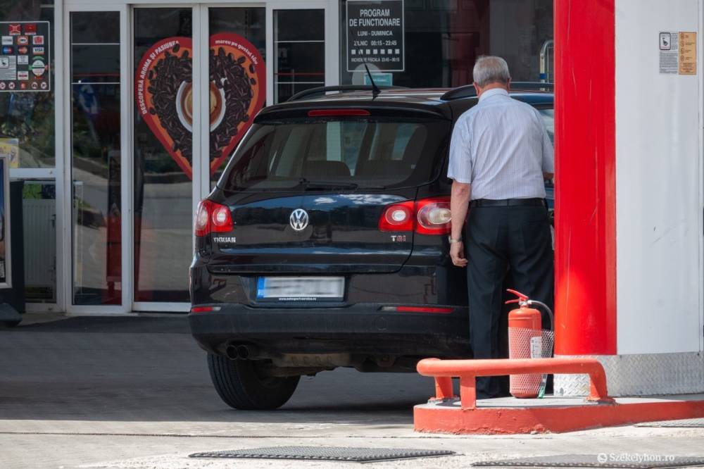 Történelmi csúcson a gázolaj ára, a kormány szerint nem fenyeget üzemanyaghiány