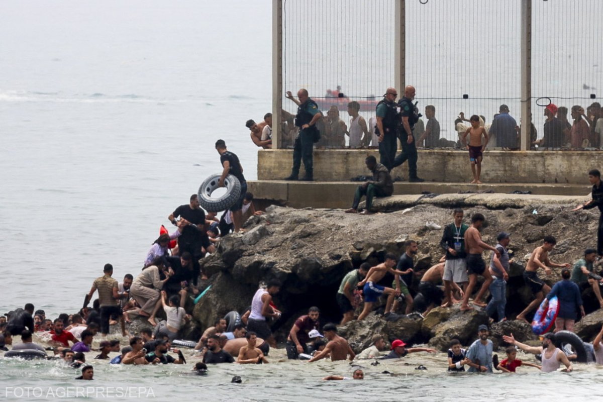 Meloni „kirúgná” Spanyolországot Schengenből, miután több tízezer migráns özönlött el egy spanyol exklávét