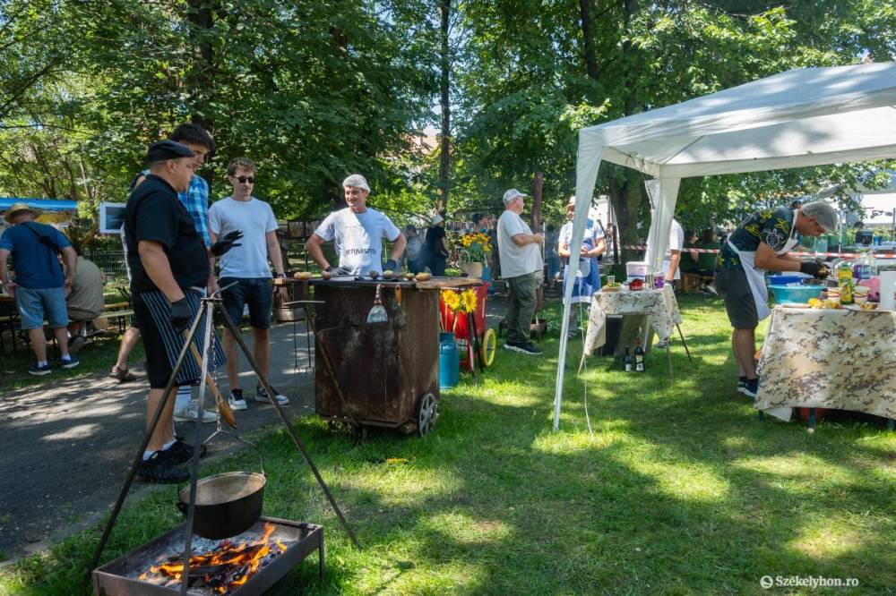 Barátok, kollégák, családtagok kikapcsolódási helyszíne a csíkszeredai Pityókafesztivál