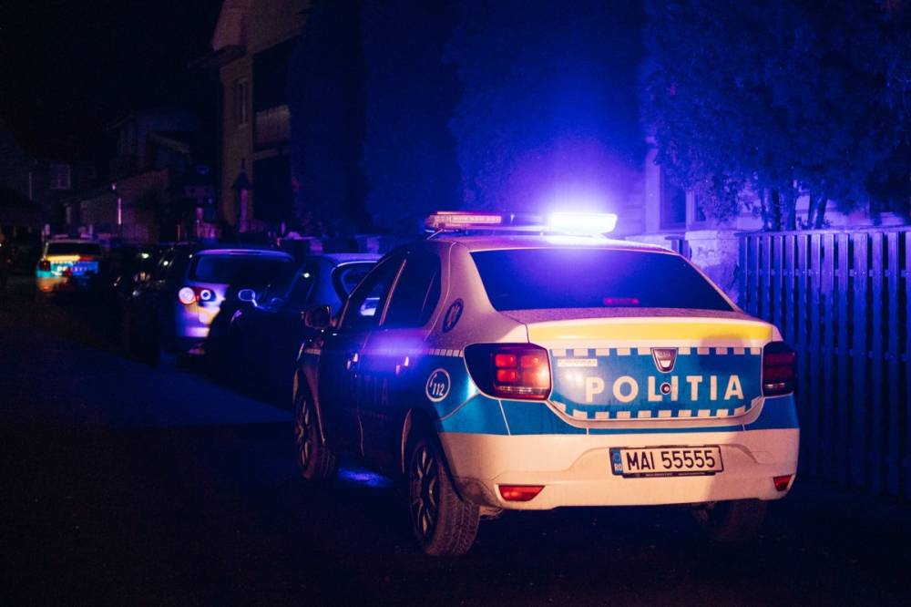 Hátulról ütötte fejbe a rendőrt egy 17 éves lány