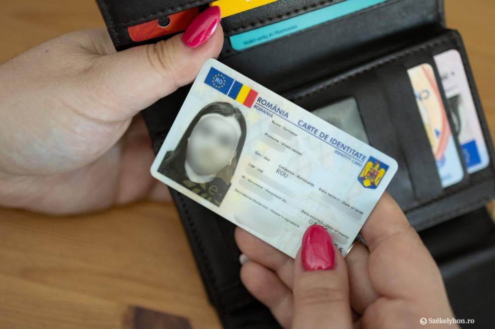Augusztus végéig még ingyenes lesz az első elektronikus személyi kiállítása