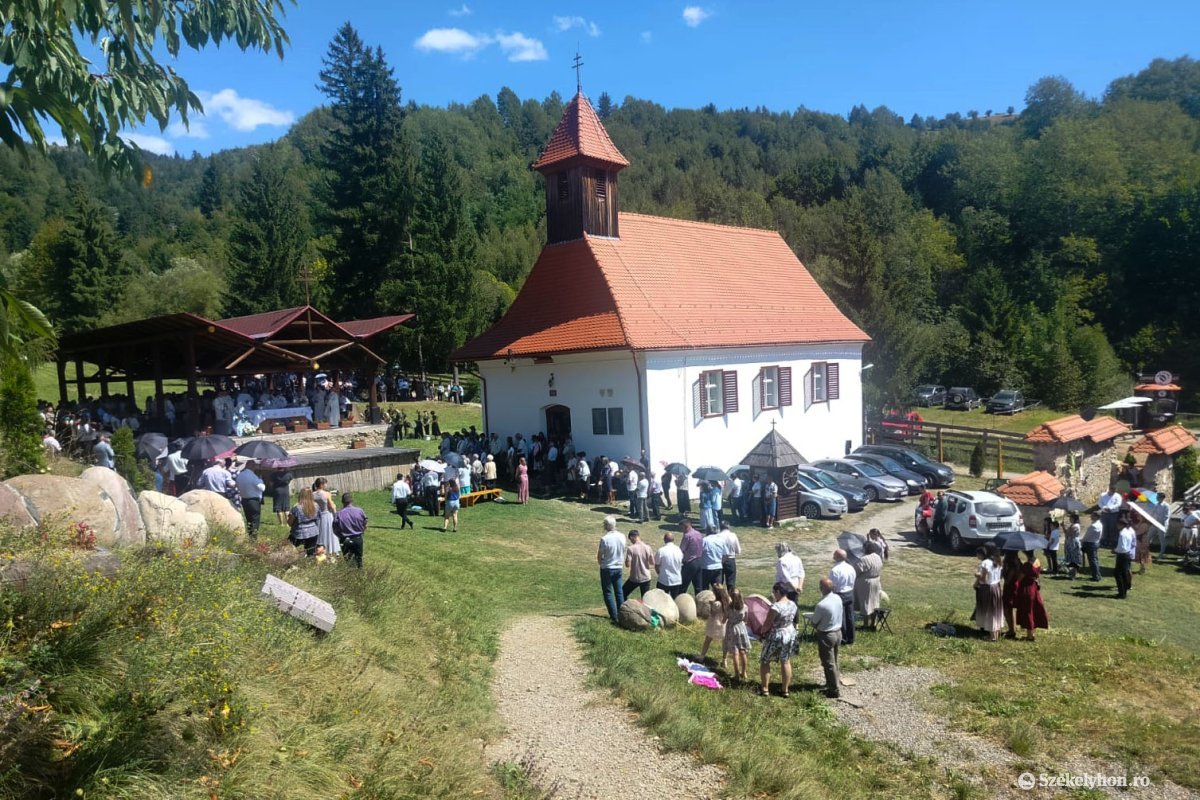 Szobrot kapott Gyimesbükk templomépítő papja