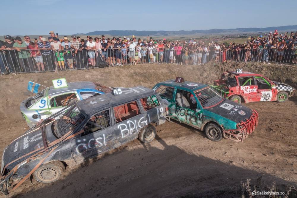 Csíkszentkirályi roncsderbi rekordszámú résztvevővel – videó