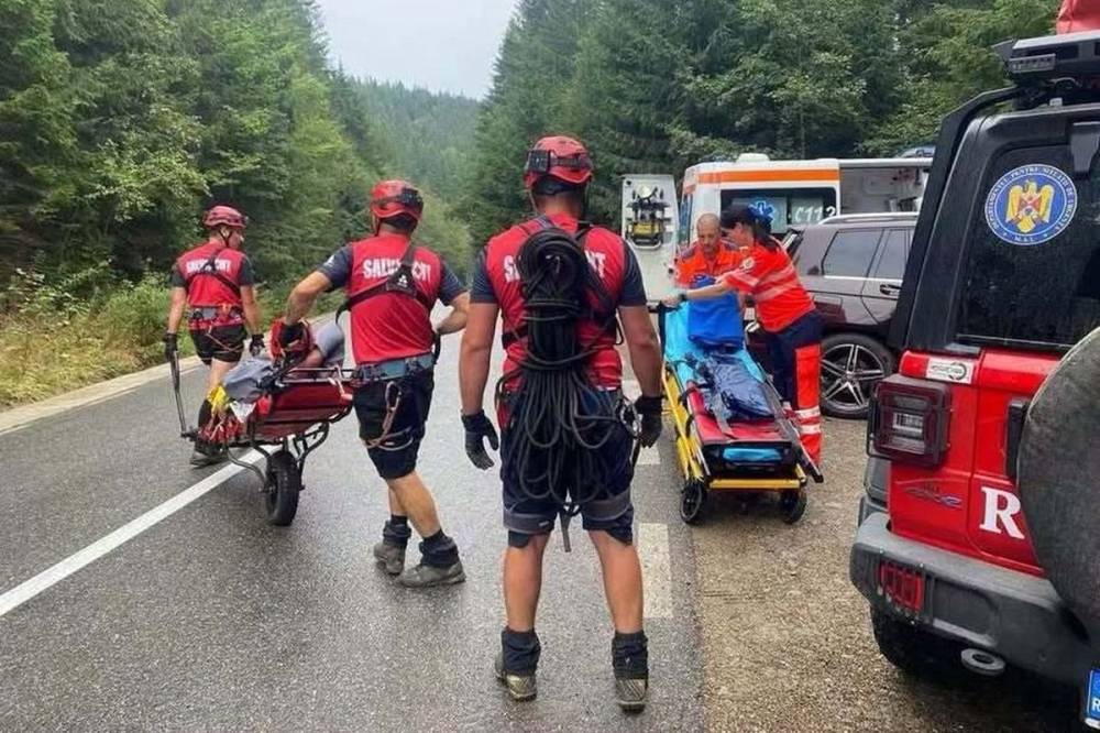 A hegyimentőknek kellett lehozniuk a Székelykőnél balesetet szenvedett magyar turistát