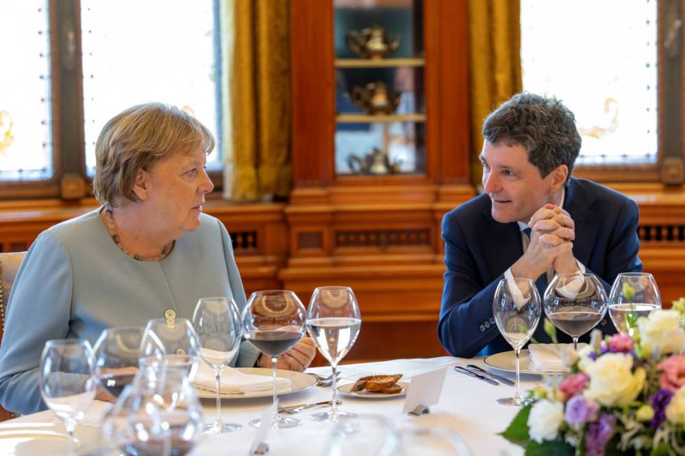 Romániába érkezett Angela Merkel, Nicușor Dannal is találkozott