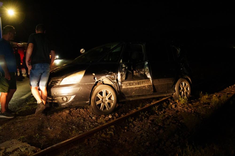 Vonattal ütközött egy személyautó Kovászna megyében