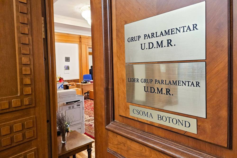 Magyarázkodni kényszerült az RMDSZ frakcióvezetője a házbizottsági tagok kérdéseket felvető megszavazása miatt