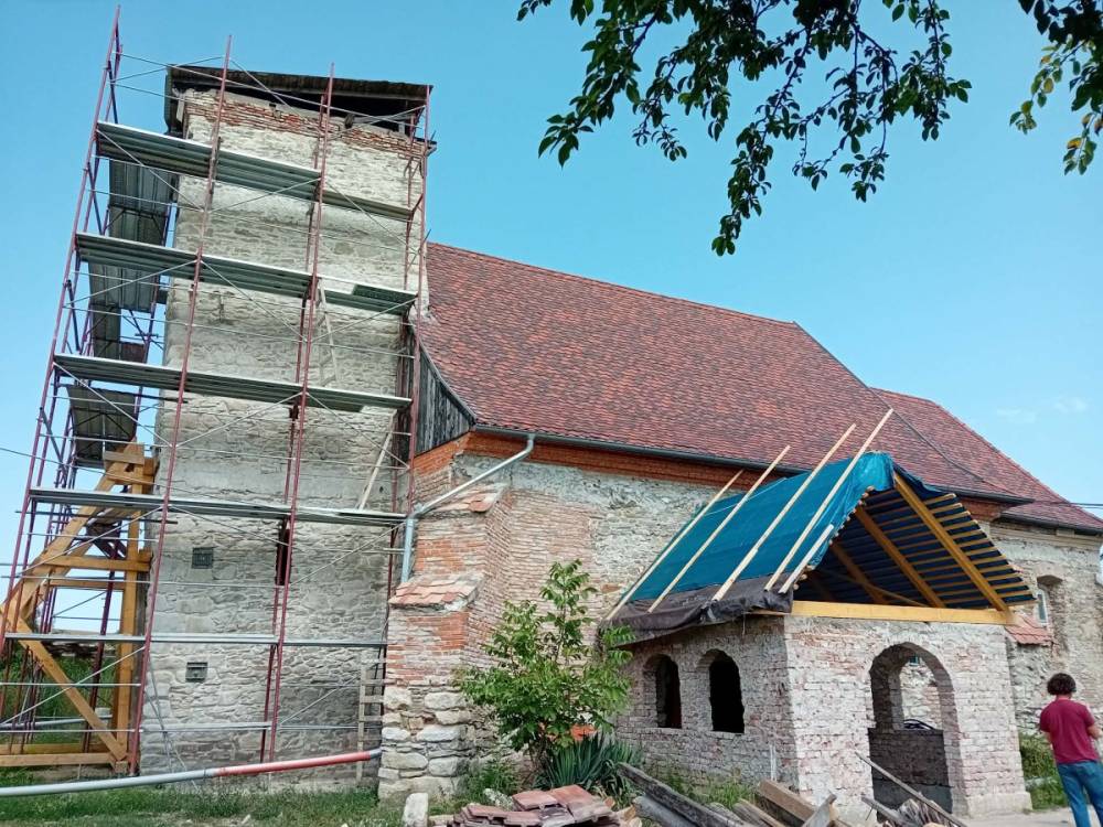 Új titkokat tár fel a bethlenszentmiklósi unitárius templom felújítása