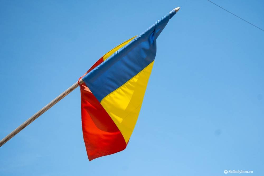 Magas rangú román politikus ment neki a magyarok megalázását szolgáló zászlócsókolgatós törvénytervezetnek