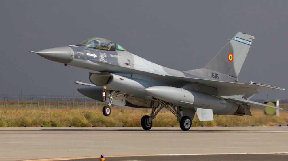 Több légi célpont jelent meg a román határ közelében, felszálltak az F–16-osok