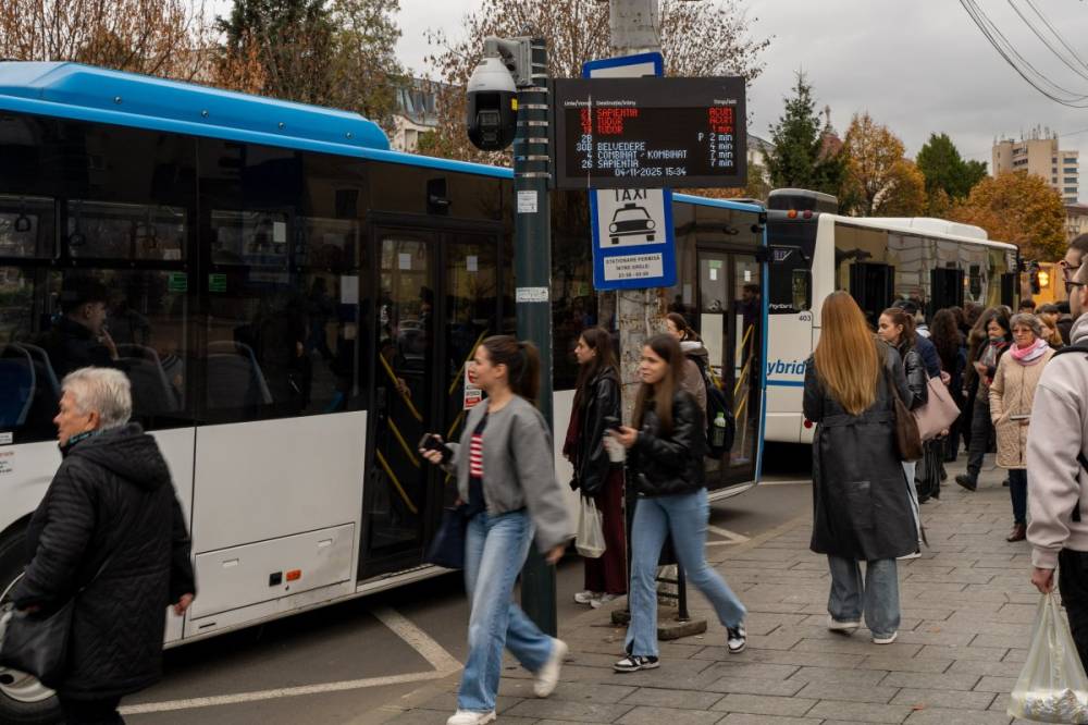 Ingyenes a buszozás a diákoknak, de az ügyintézés még a múlt századot idézi
