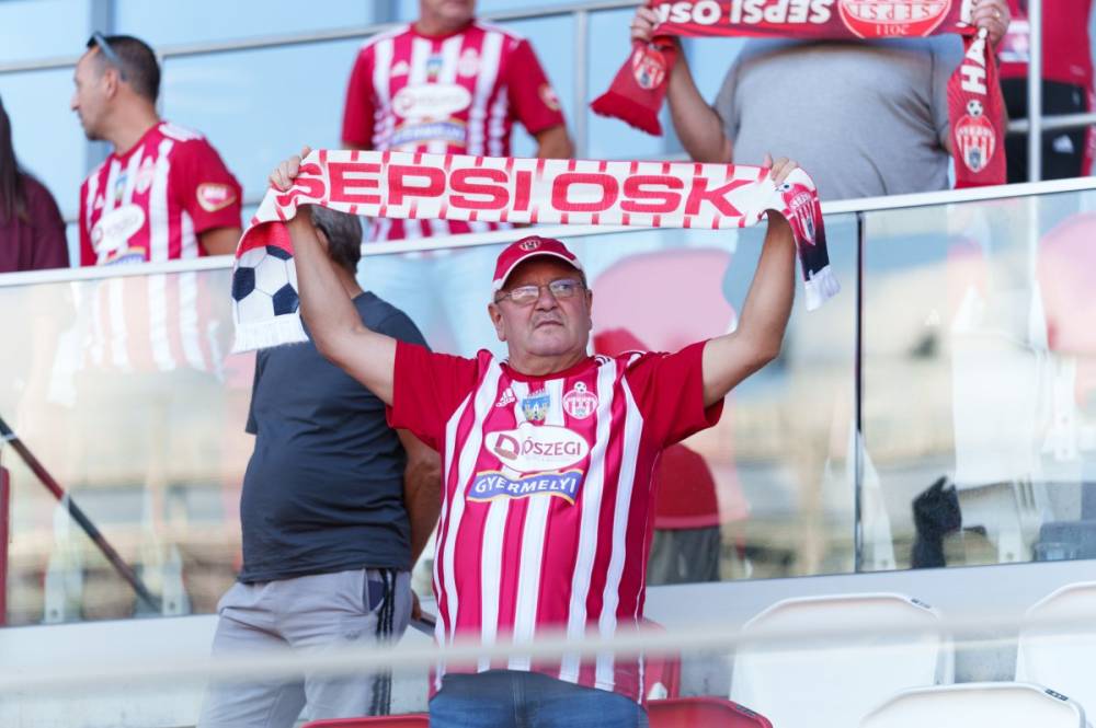 Aradon a Sepsi OSK, pályán a Bayern – pénteken a tévében