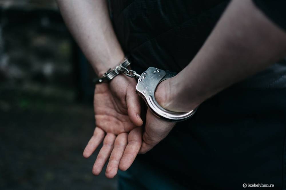 Lakásokba tört be, autóból lopott egy börtönből nemrég szabadult férfi