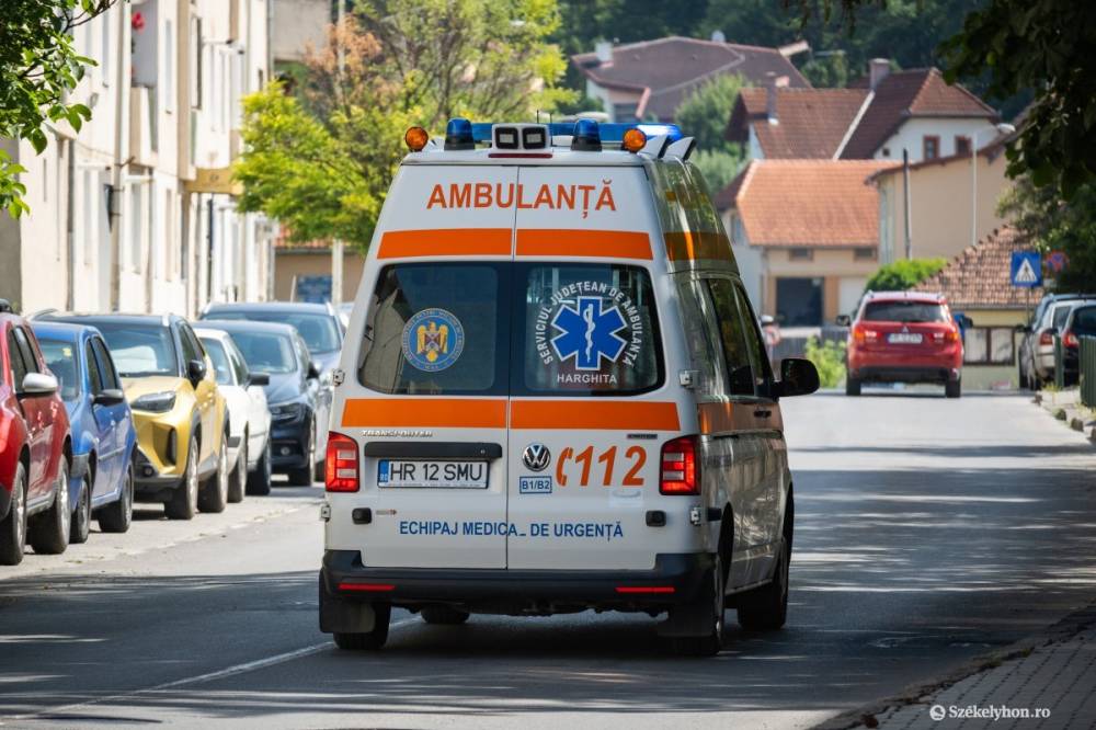 4 éves gyermek zuhant ki egy szászsebesi tömbház harmadik emeletéről