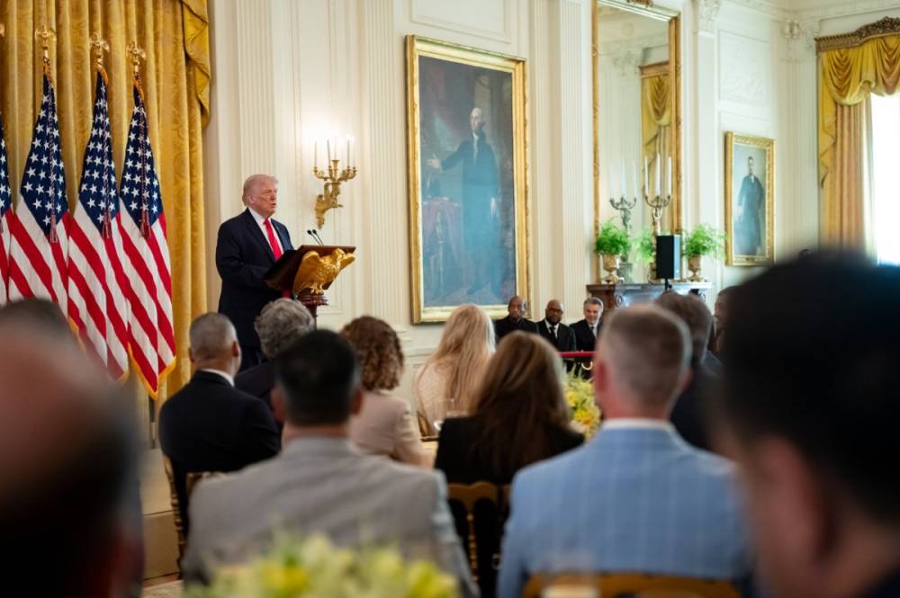 Három sajtóorgánum pert indít Trump ellen, amiért kitiltották őket a Fehér Házból