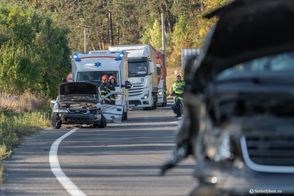Hárman sérültek meg a Csíkszereda és Csíkszentkirály között történt balesetben – frissítve