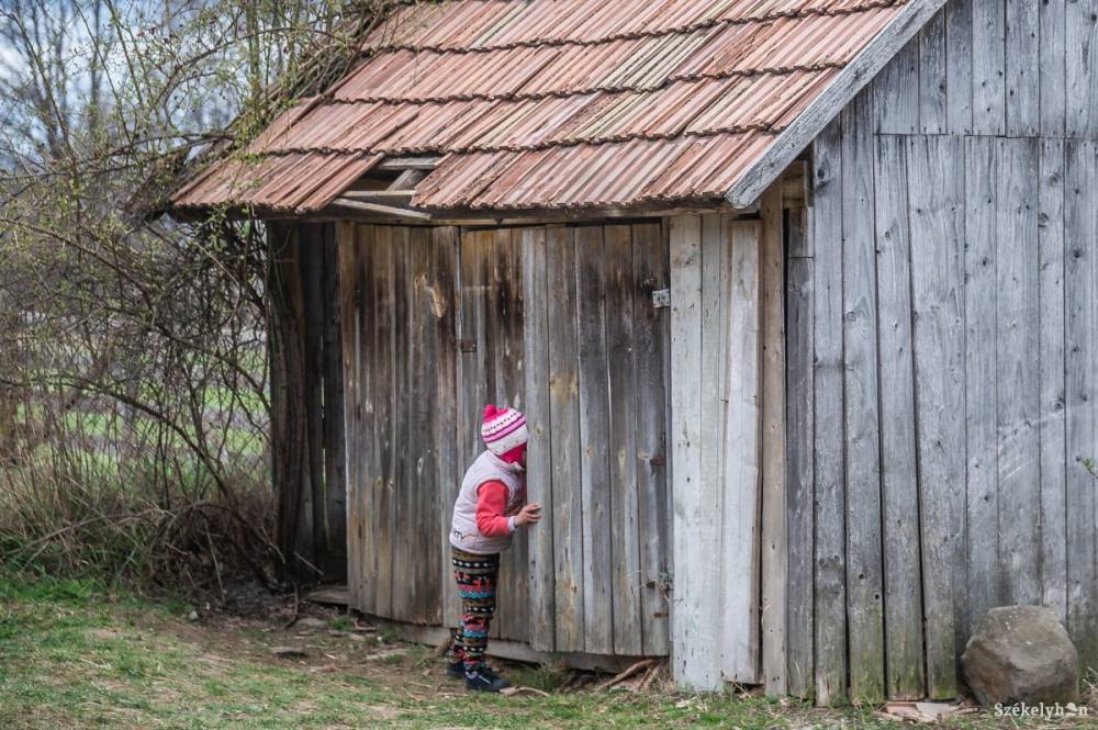 Még mindig vannak iskolák, ahol az udvaron van a vécé – a kormány pénzt ad a korszerűsítésre