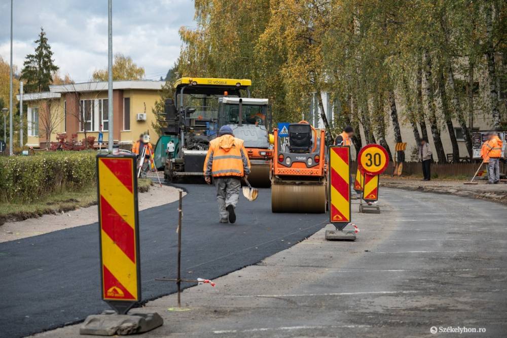 Már az aszfaltozásnál tartanak a Testvériség sugárúton