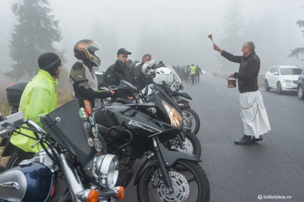 Áldás a ködben: hamarosan „pihenőre térnek” a motorkerékpárok