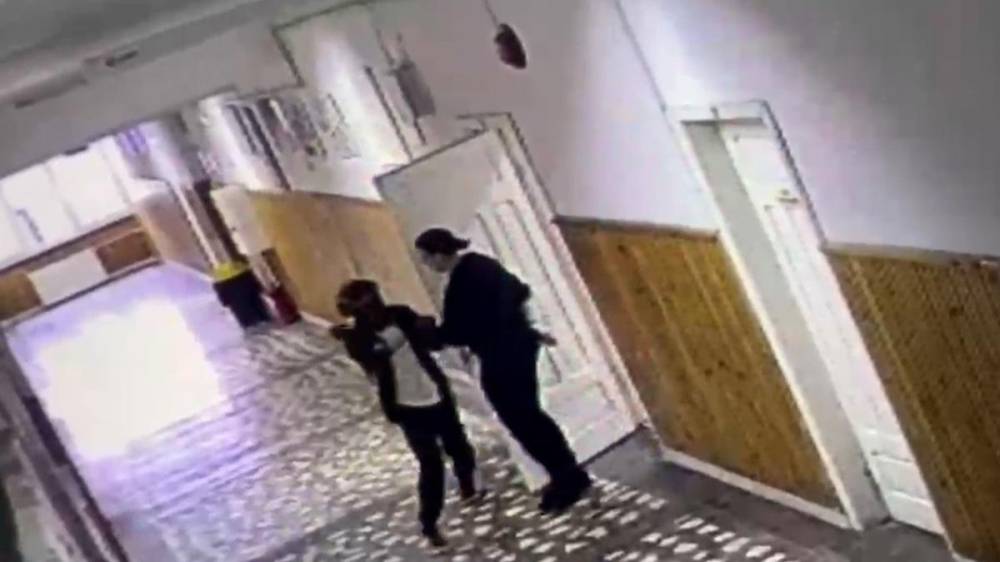 Részleteket közölt a főügyész a késelő besztercei diák tettének körülményeiről