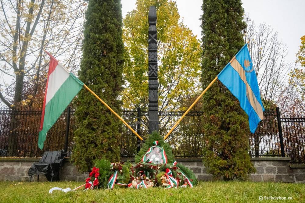A magyar szabadságvágy előtt tisztelegtek a Kalász lakótelepi kopjafánál
