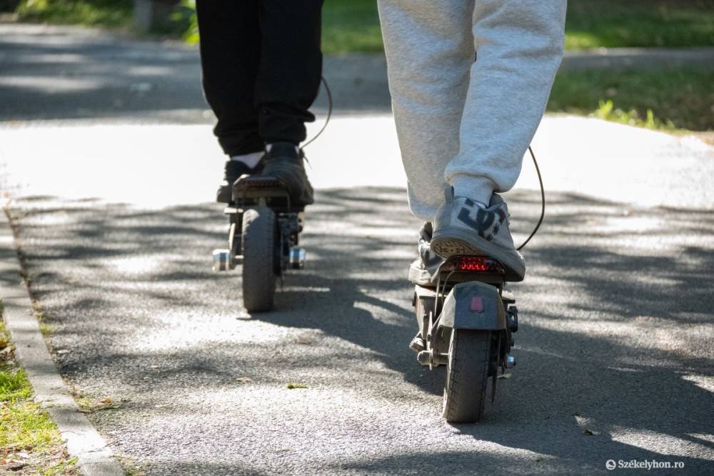 Szigorítás jöhet az elektromos rollereseknek, a szenátus már rábólintott